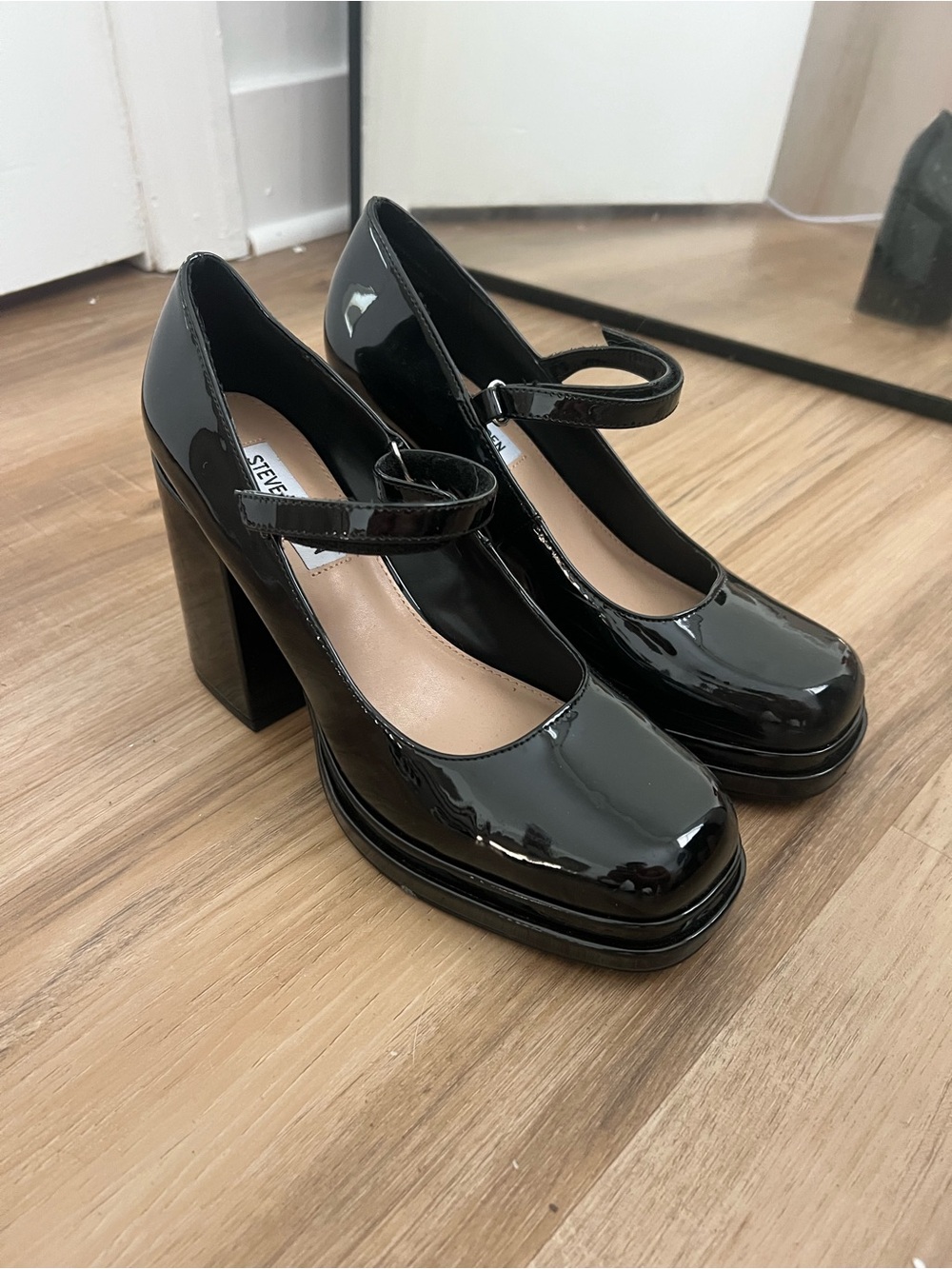 Steve Madden Black Patent Mary Jane Platform Pumps